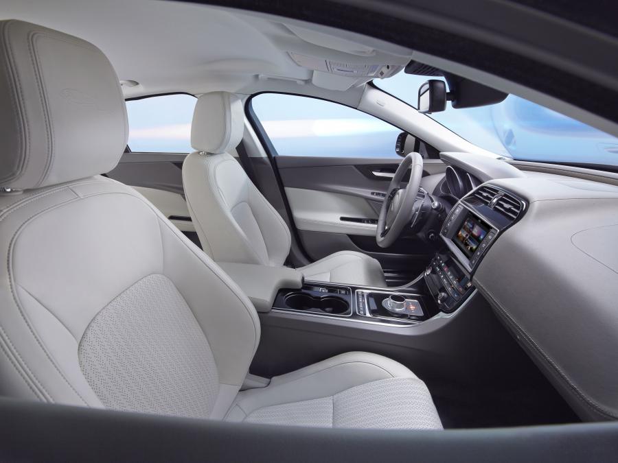  Jaguar XE Portfolio 2015 года  (фото 29 из 30)